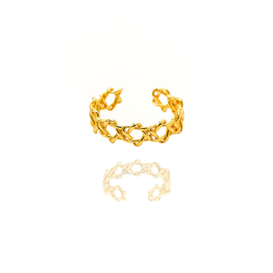Yeha Maison 24K gold Celtic knot eternity ring with intricate design, showcasing a luxurious jewelry piece for elegant style.