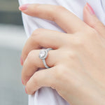 Women's sterling silver zircon wedding ring from Yeha Maison featuring a sleek band with sparkling zircon stones.