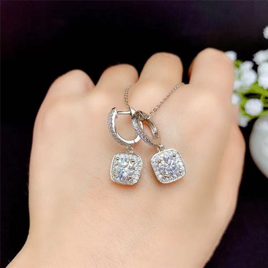 Women’s Moissanite diamond stud earrings by Yeha Maison featuring sparkling gemstone earrings on a white background.